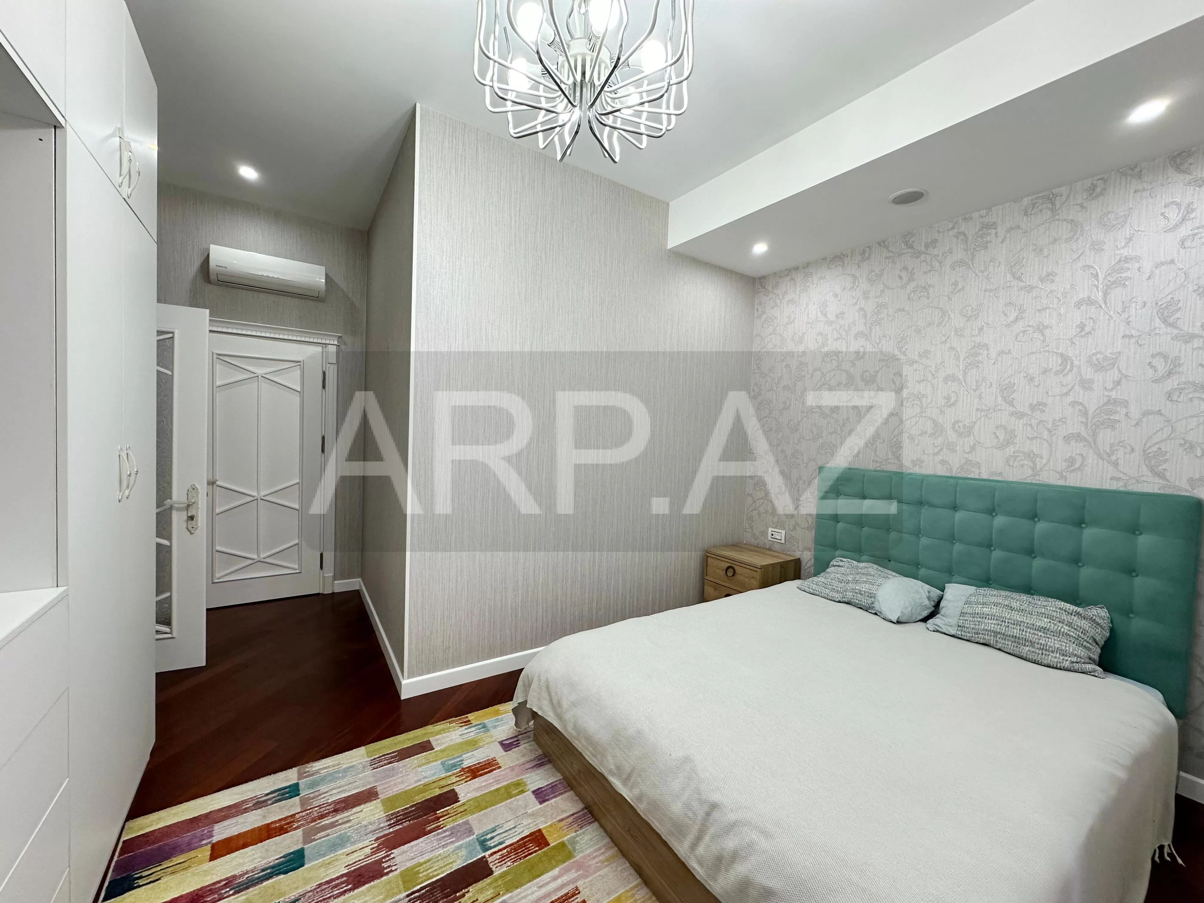 Ağ Şəhərdə 3 otaqlı mənzil kirayə verilir gallery image