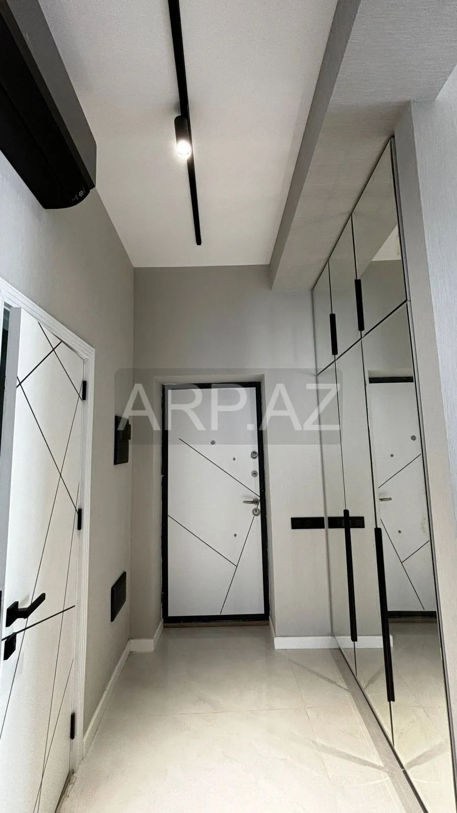 Ağ Şəhərdə 3 otaqlı mənzil kirayə verilir gallery image