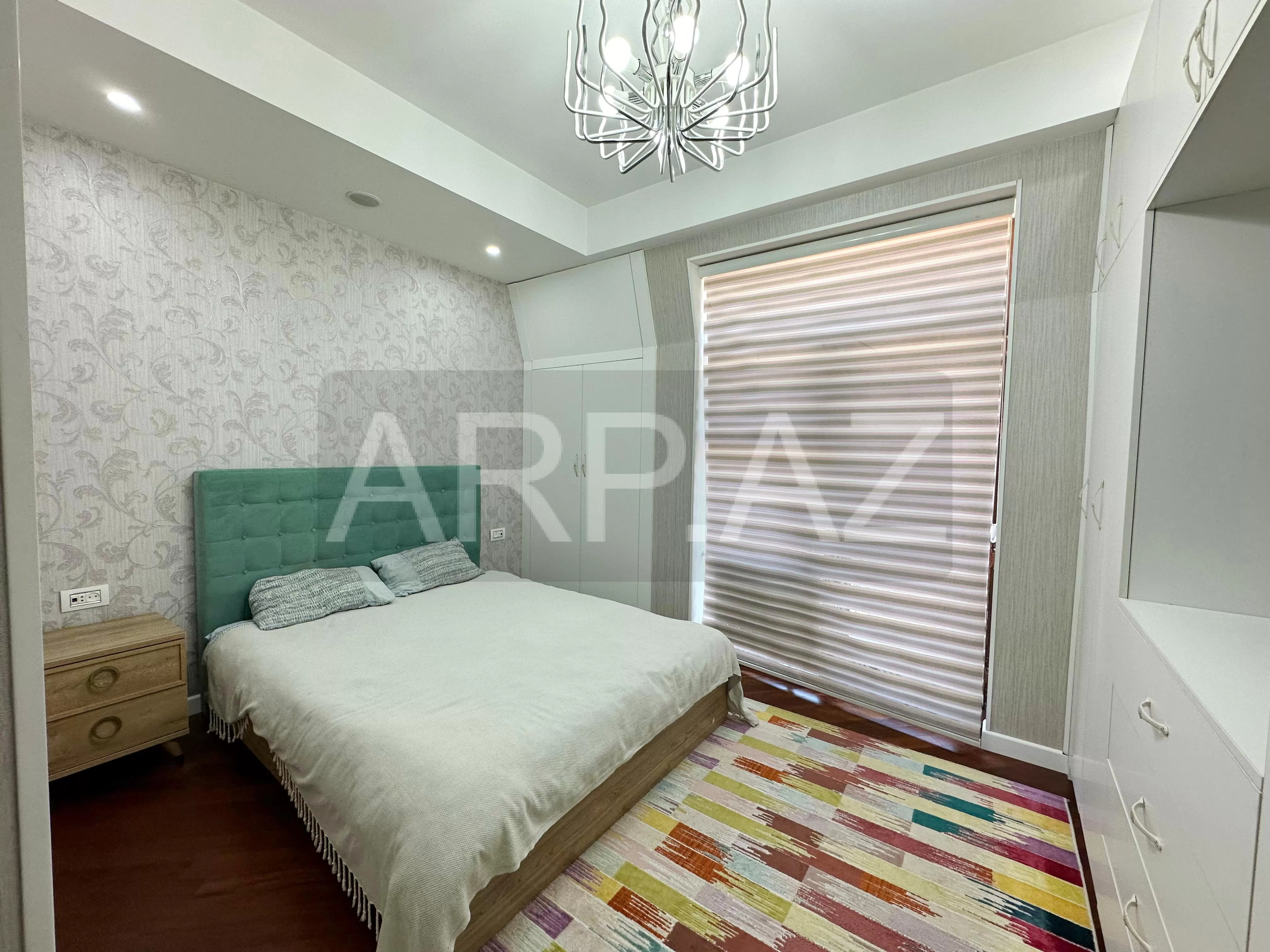 Ağ Şəhərdə 3 otaqlı mənzil kirayə verilir gallery image
