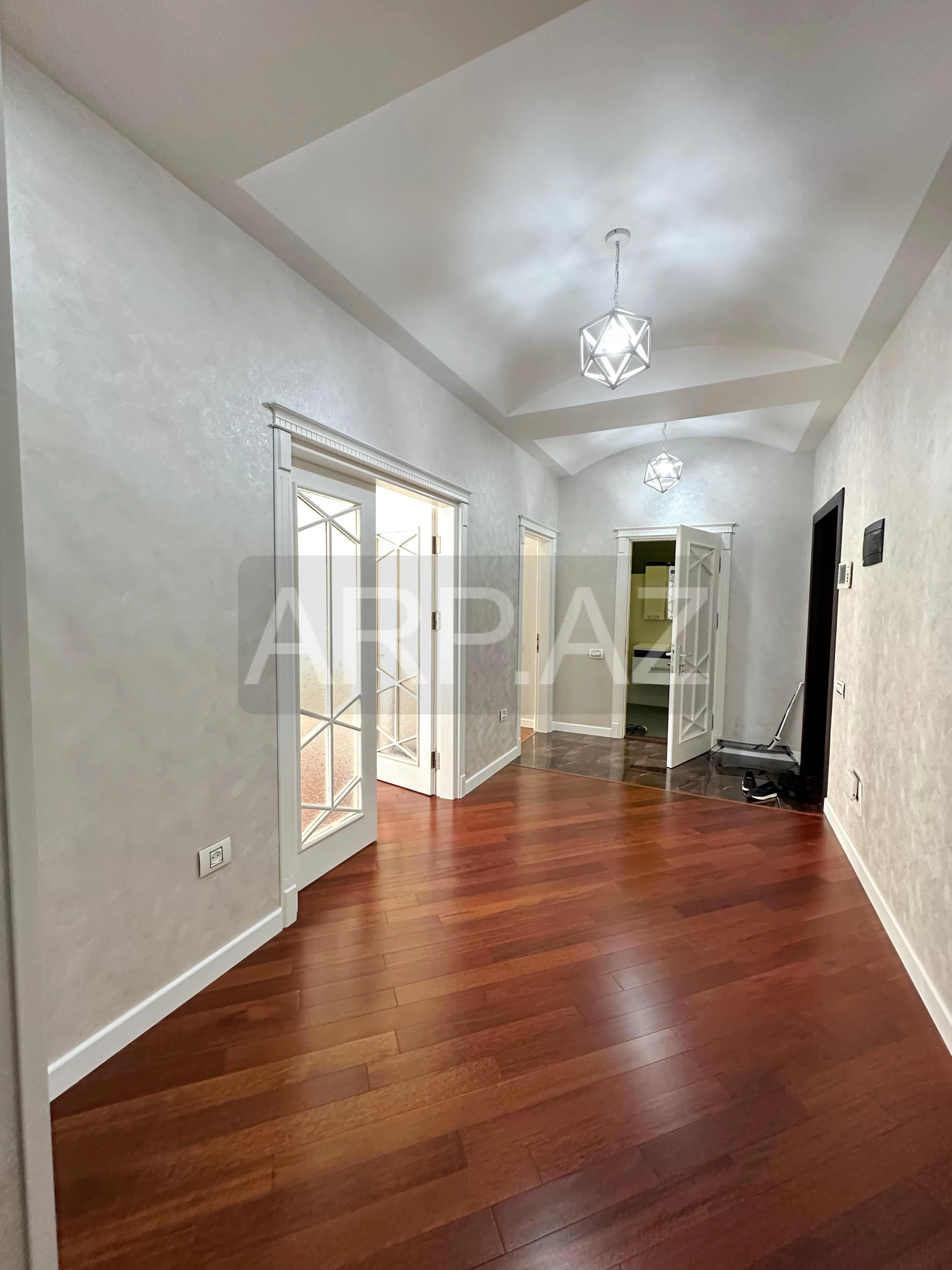 Ağ Şəhərdə 3 otaqlı mənzil kirayə verilir gallery image
